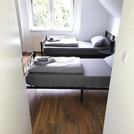 Monteur-haus Heinrich Marzahn, Hellersdorf, Lichtenberg Casa vacanze Berlino