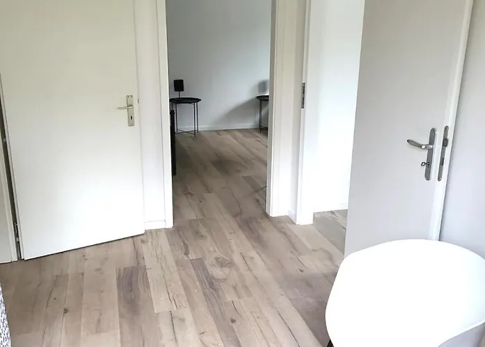 Monteur-haus Heinrich Marzahn, Hellersdorf, Lichtenberg Berlino