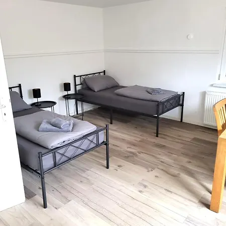 Monteur-haus Heinrich Marzahn, Hellersdorf, Lichtenberg * Berlín