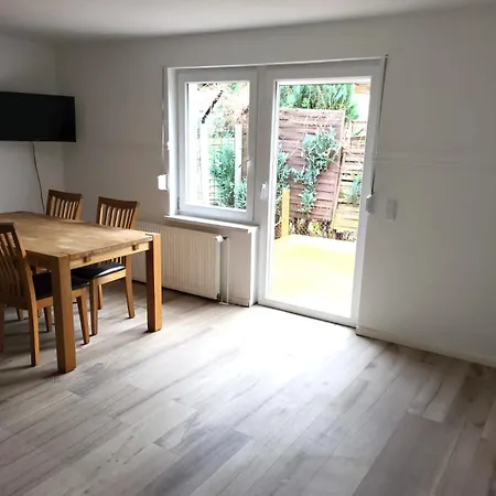 Holiday home Monteur-haus Heinrich Marzahn, Hellersdorf, Lichtenberg *