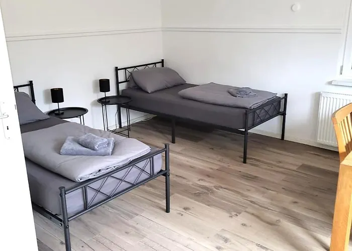 Monteur-haus Heinrich Marzahn, Hellersdorf, Lichtenberg * Berlin